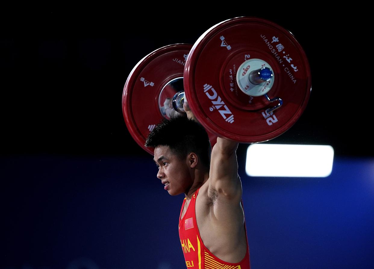 举重比赛上演激烈角逐,强者脱颖而出的简单介绍 举重比赛上演激烈角逐,强者脱颖而出的简单介绍