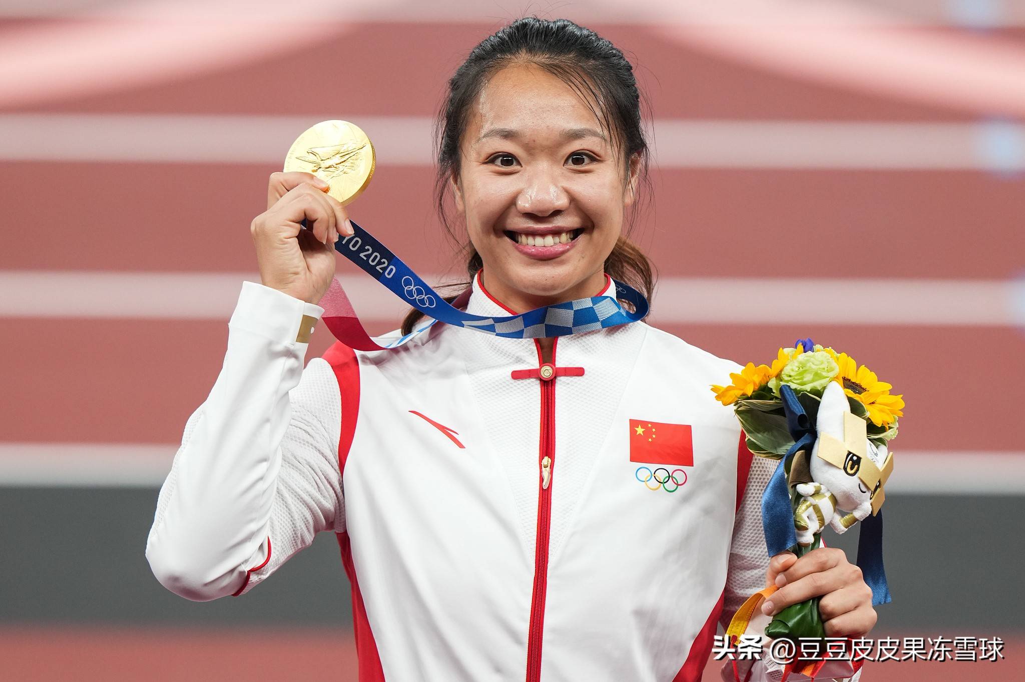 运动员勇夺金牌，闯入历史殿堂