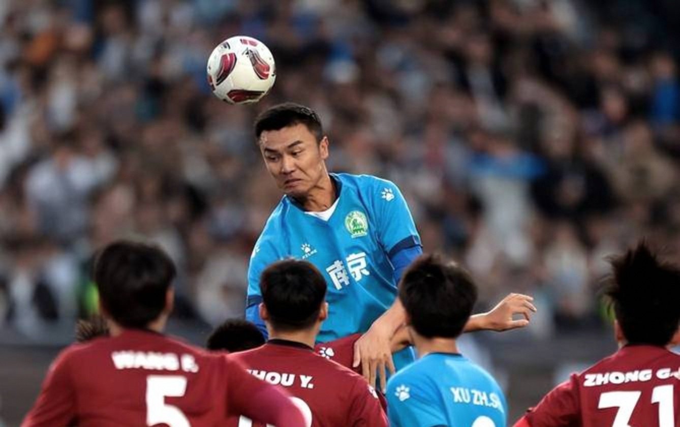 队员不懈努力，帮助球队实现胜利