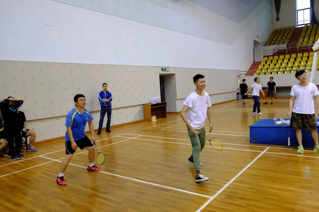 羽毛球冠军实力惊人，技压群雄的简单介绍