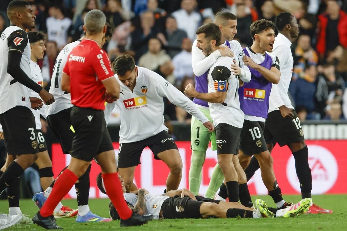 星空体育网页版-包含皇家马德里失利，欧冠八强席位岌岌可危的词条