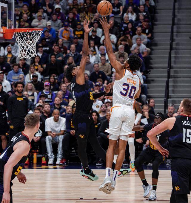 关于勇士成功逆袭，掘金遭逢失利的信息